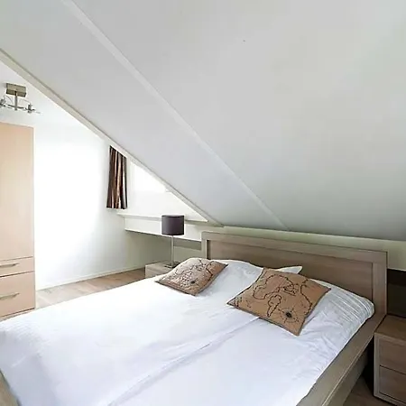 Lodge Boathouse Suburban Amsterdam