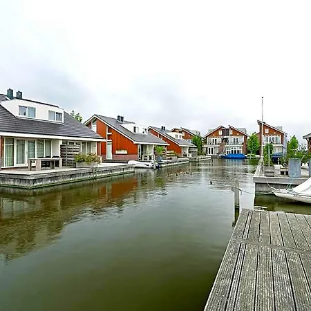 Boathouse Suburban Amsterdam *