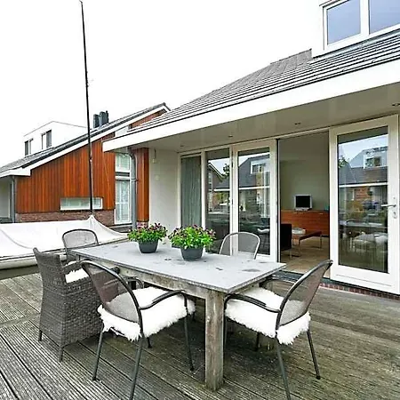 Lodge Boathouse Suburban Amsterdam *