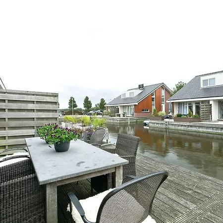 Boathouse Suburban Amsterdam *