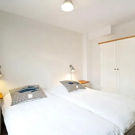 Boathouse Suburban Amsterdam אכסניה *