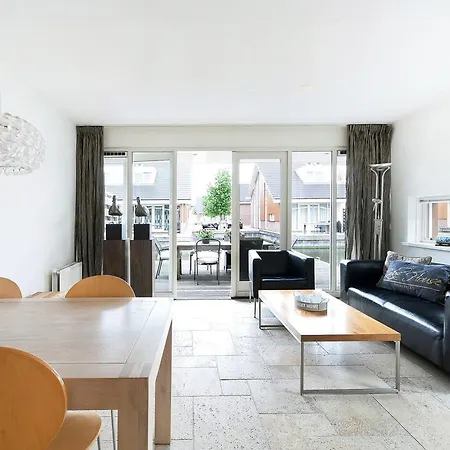 Boathouse Suburban Amsterdam *