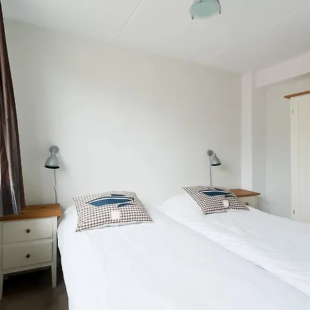 Boathouse Suburban Amsterdam אכסניה *