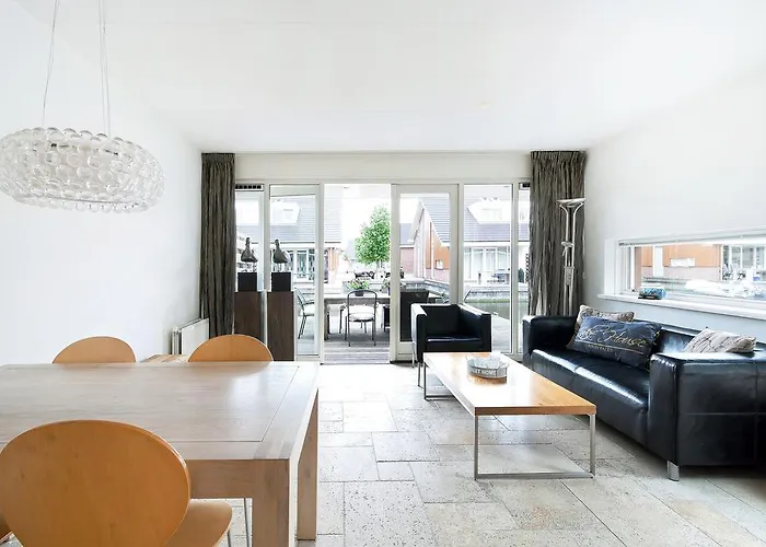 Boathouse Suburban Amsterdam *