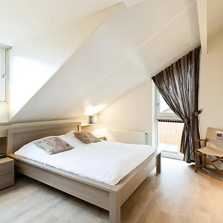 Boathouse Suburban Amsterdam Lodge *