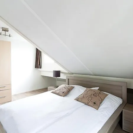 Boathouse Suburban Amsterdam *