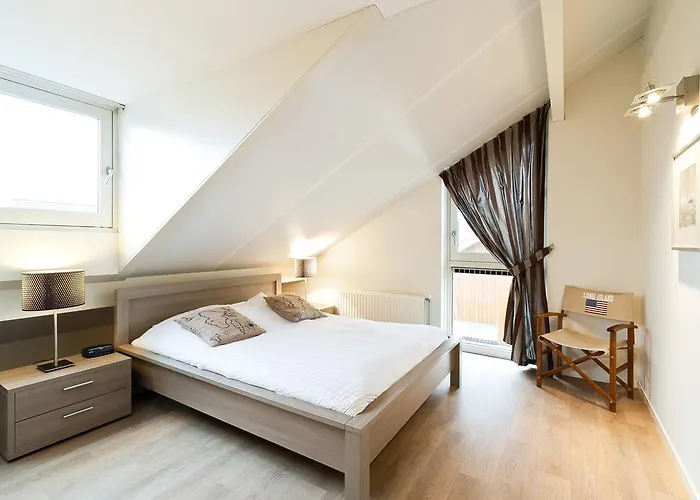 Boathouse Suburban Amsterdam Jaktstuga *